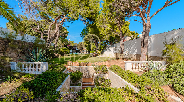 Esclusiva villa di lusso in prima fila sul mare con accesso privato al mare e piattaforma di attracco – In vendita a Porroig, Ibiza