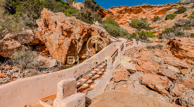 Villa de luxe exclusive en première ligne de mer avec accès privé à la mer et quai privé – À vendre à Porroig, Ibiza