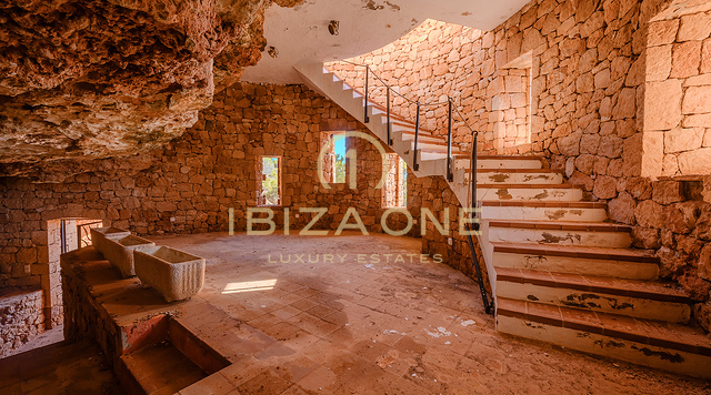 Exklusive Luxusvilla in erster Strandreihe mit privatem Meerblick und Anlegestelle – zu verkaufen in Porroig, Ibiza
