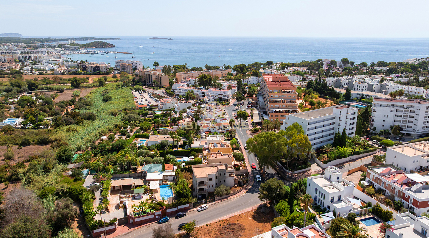 Luxe halfvrijstaande villa in mediterrane stijl met modern comfort te koop in Siesta, Ibiza