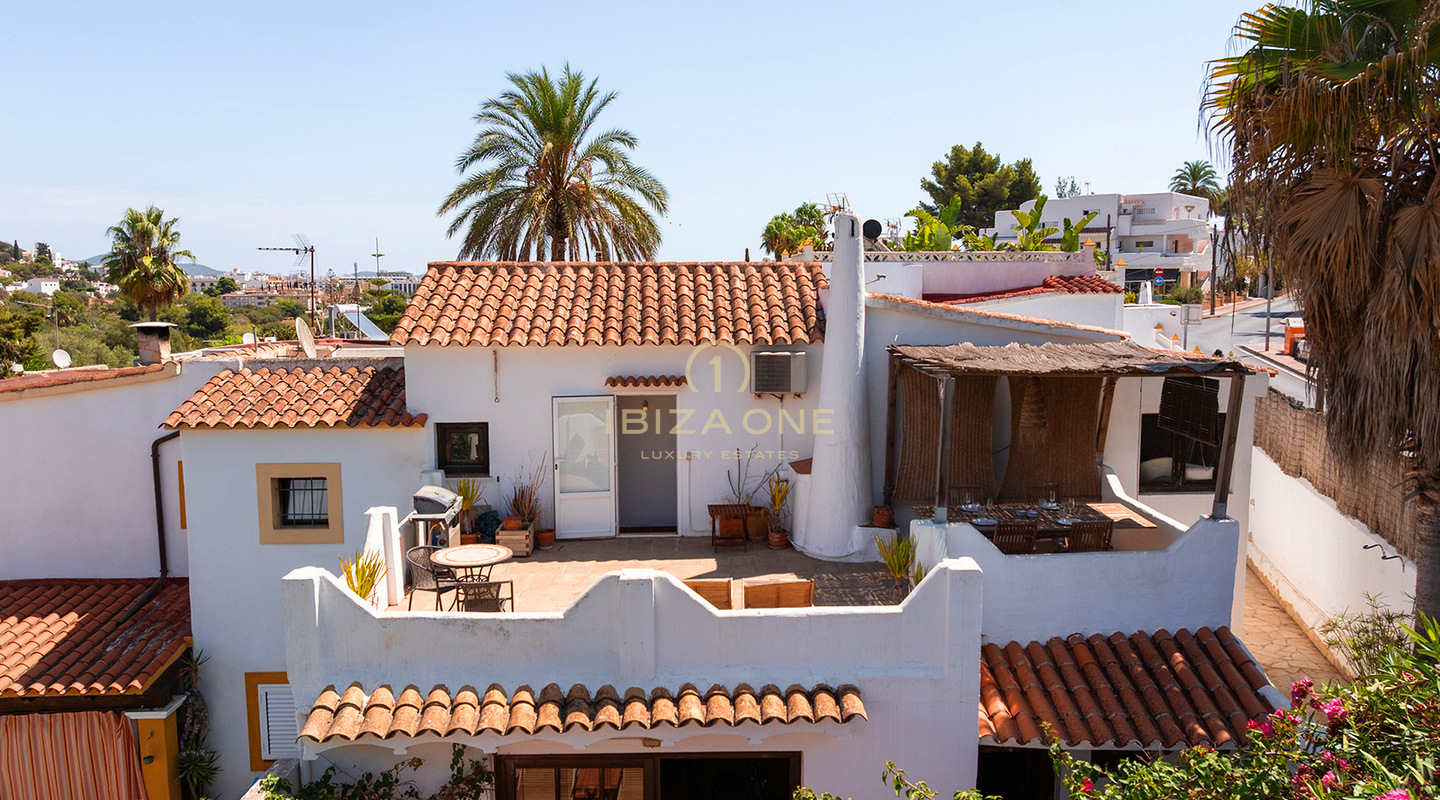 Luxe halfvrijstaande villa in mediterrane stijl met modern comfort te koop in Siesta, Ibiza