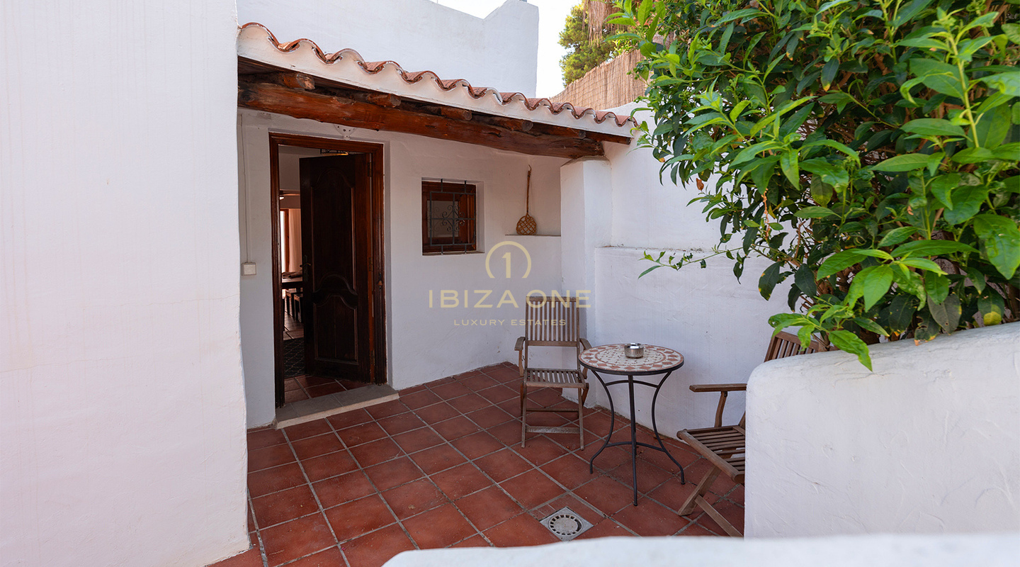 Luxe halfvrijstaande villa in mediterrane stijl met modern comfort te koop in Siesta, Ibiza