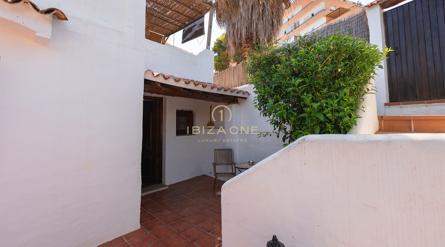 Luxe halfvrijstaande villa in mediterrane stijl met modern comfort te koop in Siesta, Ibiza