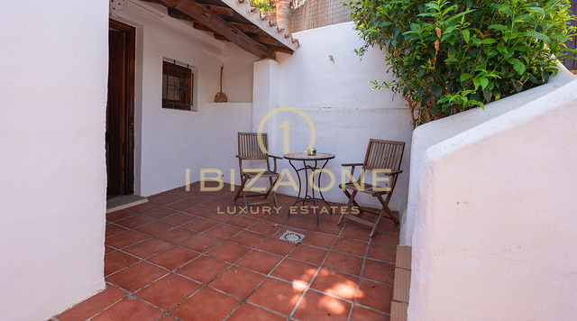 Mediterrane Luxus-Doppelhaushälfte mit modernem Komfort – Zu verkaufen in Siesta, Ibiza
