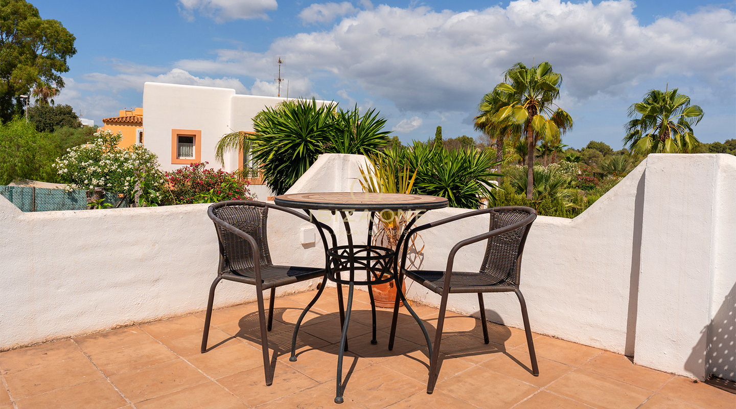 Mediterranean Semi-Detached Luxury Villa with Modern Comfort – For Sale in Siesta, Ibiza