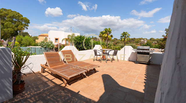 Mediterrane Luxus-Doppelhaushälfte mit modernem Komfort – Zu verkaufen in Siesta, Ibiza