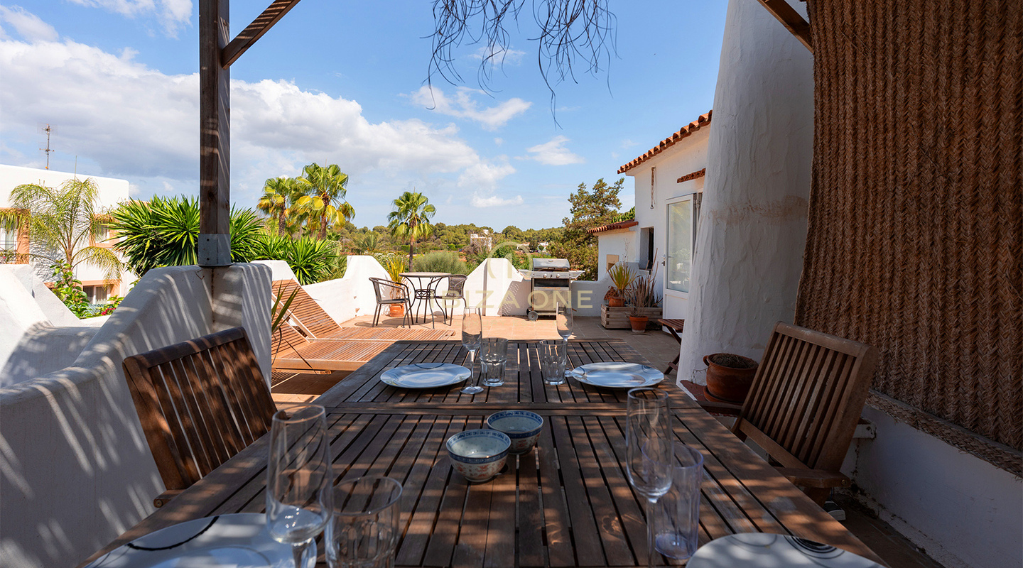 Luxe halfvrijstaande villa in mediterrane stijl met modern comfort te koop in Siesta, Ibiza
