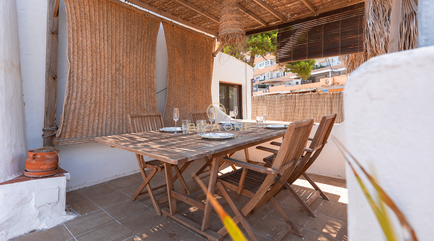 Luxe halfvrijstaande villa in mediterrane stijl met modern comfort te koop in Siesta, Ibiza