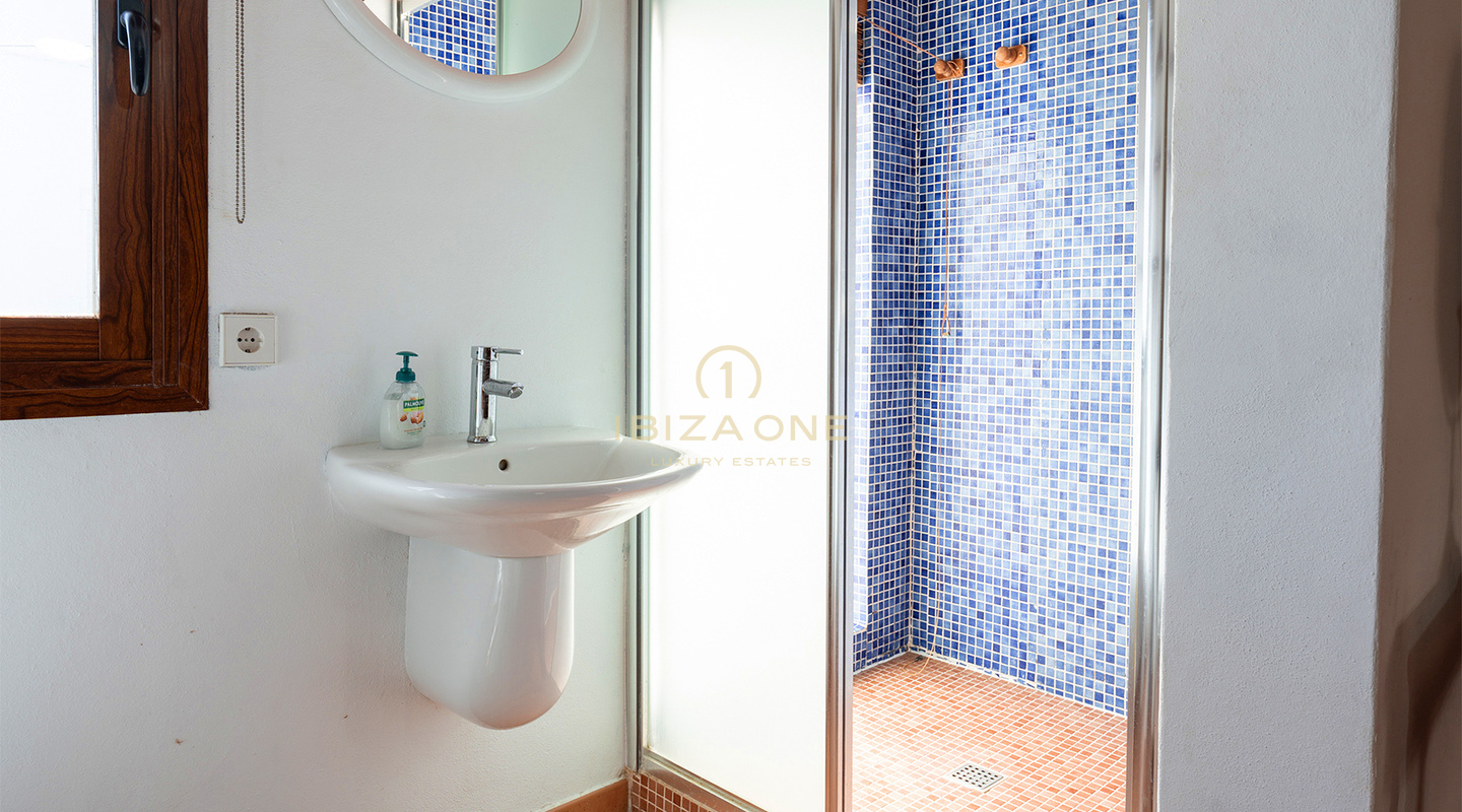 Mediterranean Semi-Detached Luxury Villa with Modern Comfort – For Sale in Siesta, Ibiza