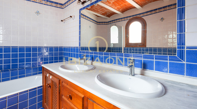 Villa de luxe mitoyenne de style méditerranéen offrant un confort moderne – À vendre à Siesta, Ibiza