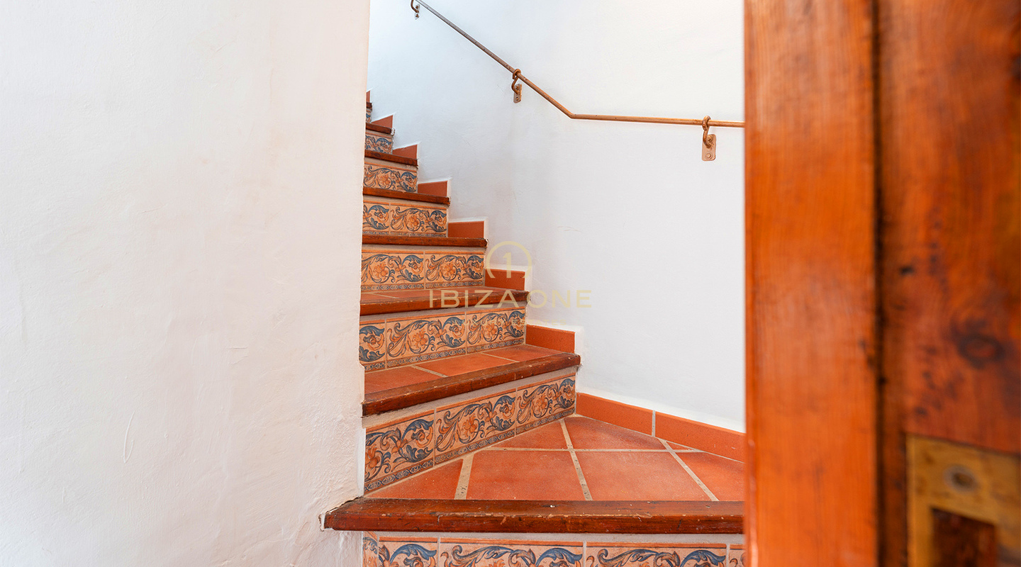 Luxe halfvrijstaande villa in mediterrane stijl met modern comfort te koop in Siesta, Ibiza