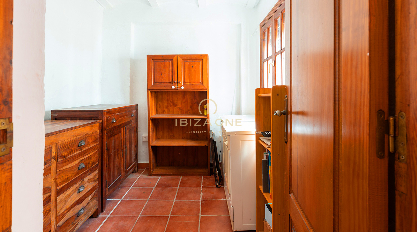 Lujosa villa adosada mediterránea con todas las comodidades modernas en venta en Siesta, Ibiza