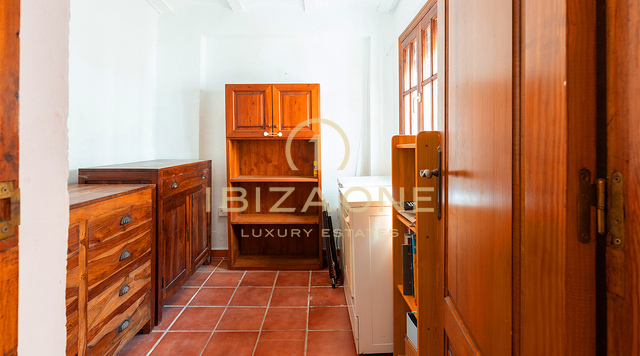 Mediterrane Luxus-Doppelhaushälfte mit modernem Komfort – Zu verkaufen in Siesta, Ibiza