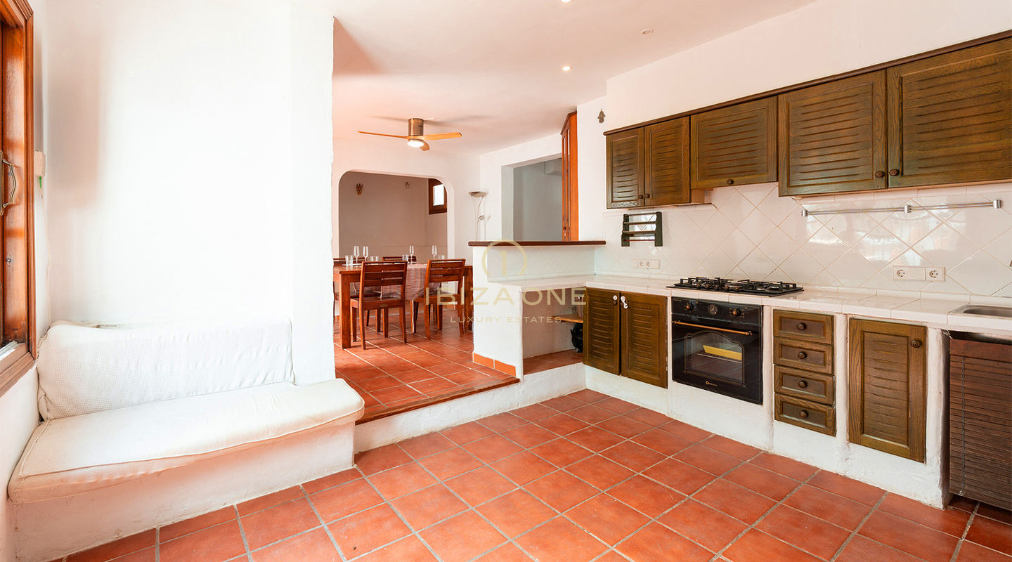 Mediterranean Semi-Detached Luxury Villa with Modern Comfort – For Sale in Siesta, Ibiza