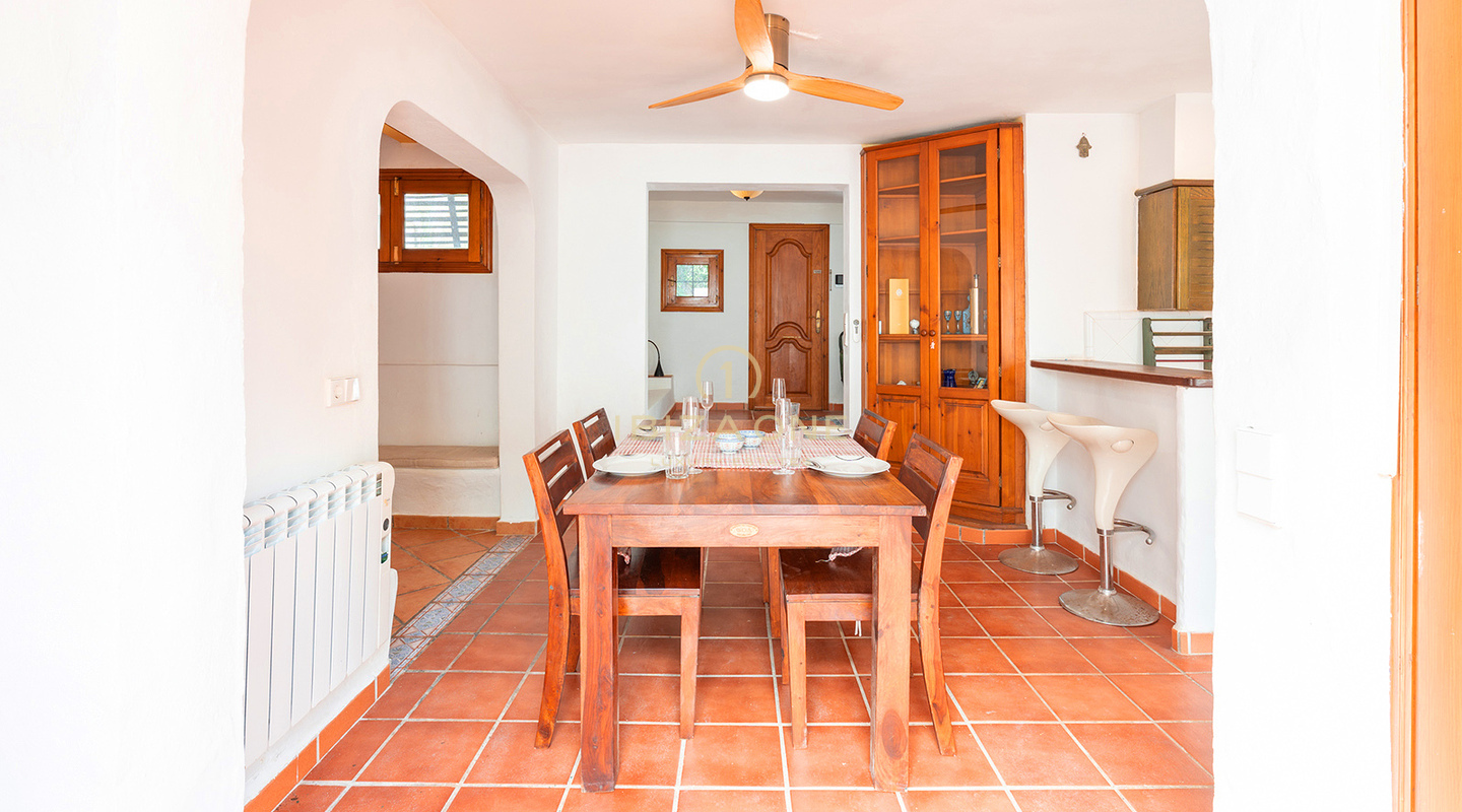 Mediterranean Semi-Detached Luxury Villa with Modern Comfort – For Sale in Siesta, Ibiza