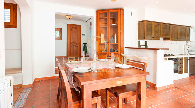 Villa di lusso bifamiliare in stile mediterraneo con comfort moderni - In vendita a Siesta, Ibiza