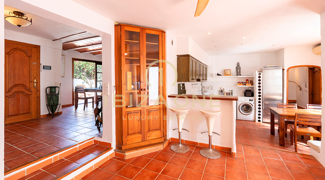Mediterrane Luxus-Doppelhaushälfte mit modernem Komfort – Zu verkaufen in Siesta, Ibiza