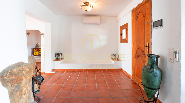 Lujosa villa adosada mediterránea con todas las comodidades modernas en venta en Siesta, Ibiza