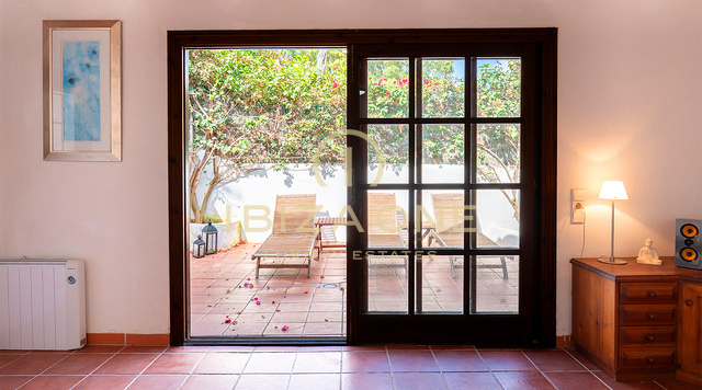 Villa di lusso bifamiliare in stile mediterraneo con comfort moderni - In vendita a Siesta, Ibiza