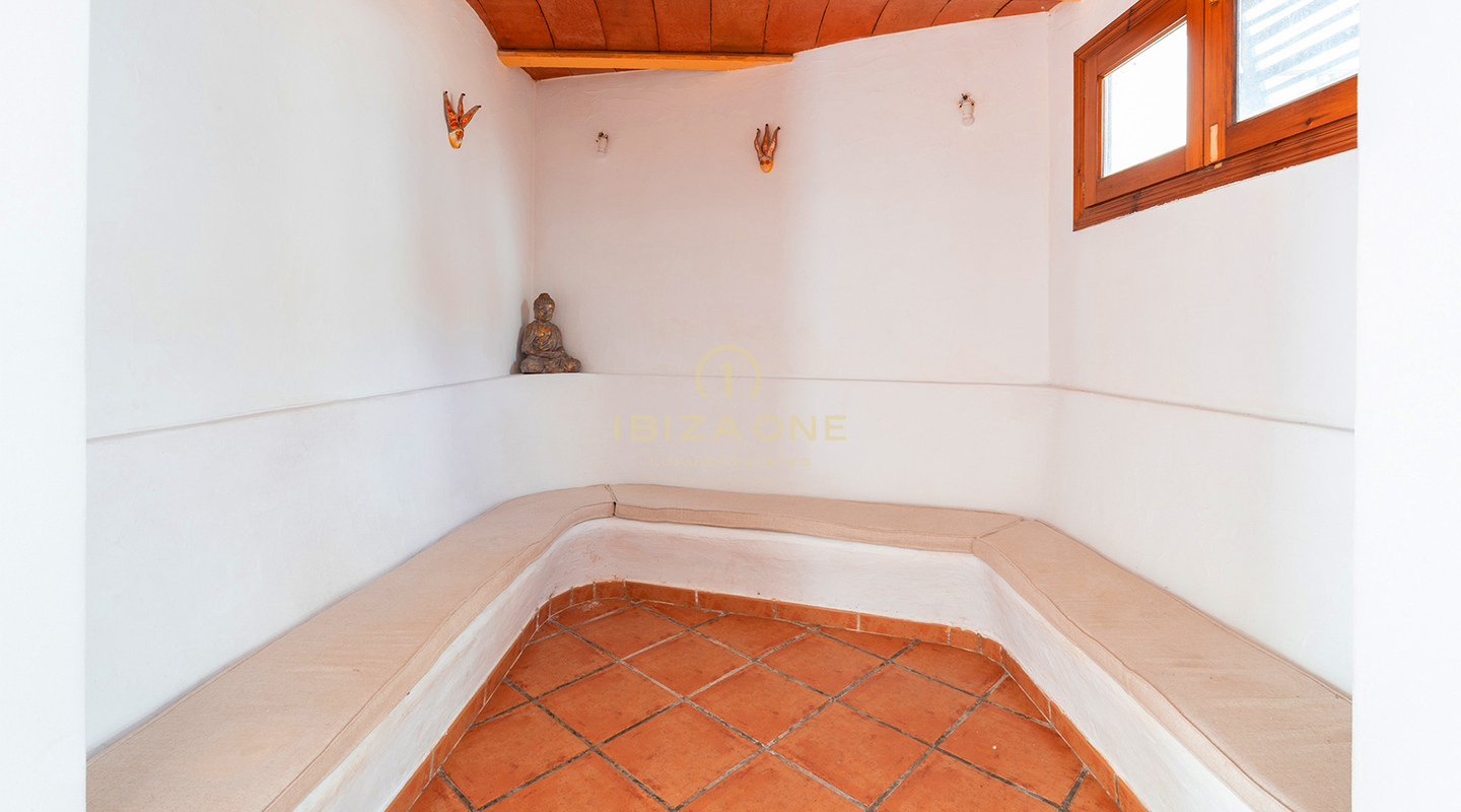 Mediterranean Semi-Detached Luxury Villa with Modern Comfort – For Sale in Siesta, Ibiza