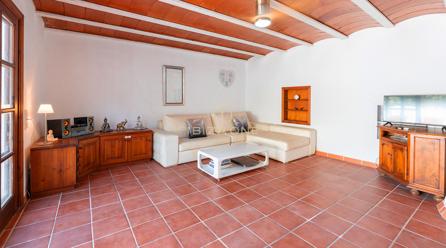 Mediterranean Semi-Detached Luxury Villa with Modern Comfort – For Sale in Siesta, Ibiza