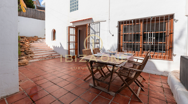 Villa di lusso bifamiliare in stile mediterraneo con comfort moderni - In vendita a Siesta, Ibiza