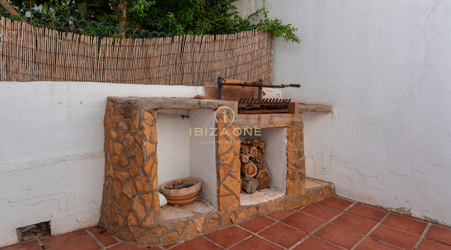 Mediterranean Semi-Detached Luxury Villa with Modern Comfort – For Sale in Siesta, Ibiza