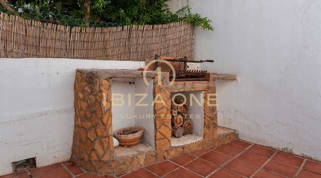 Villa de luxe mitoyenne de style méditerranéen offrant un confort moderne – À vendre à Siesta, Ibiza