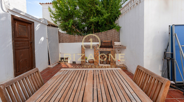 Villa de luxe mitoyenne de style méditerranéen offrant un confort moderne – À vendre à Siesta, Ibiza