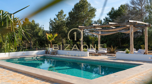 Schitterende luxe finca op een perceel van 17.734 m² te koop op Ibiza