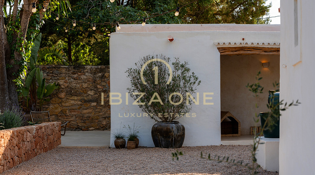 Schitterende luxe finca op een perceel van 17.734 m² te koop op Ibiza