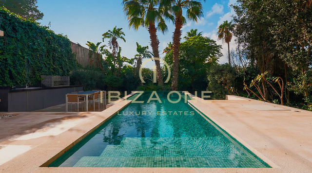 Villa de lujo en venta en Ibiza, Can Pep Simó. Vistas panorámicas a Dalt Vila y al mar, cerca de Ibiza ciudad.
