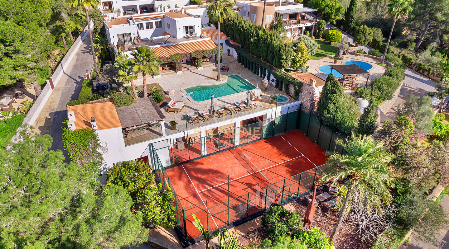 Charmante Luxus-Finca mit Padelplatz in grüner und ruhiger Lage auf Ibiza zu verkaufen