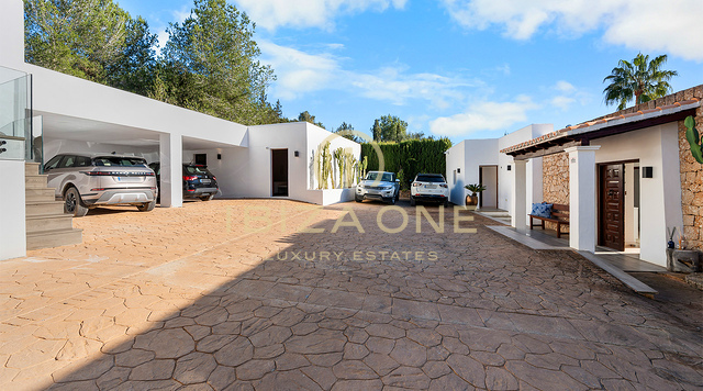 Charmante Luxus-Finca mit Padelplatz in grüner und ruhiger Lage auf Ibiza zu verkaufen
