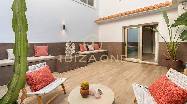 Charmante finca de luxe avec court de padel dans un cadre verdoyant et paisible à vendre à Ibiza
