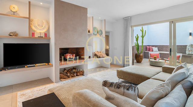 Charmante luxe finca met padelbaan in een groene en rustige omgeving te koop op Ibiza.