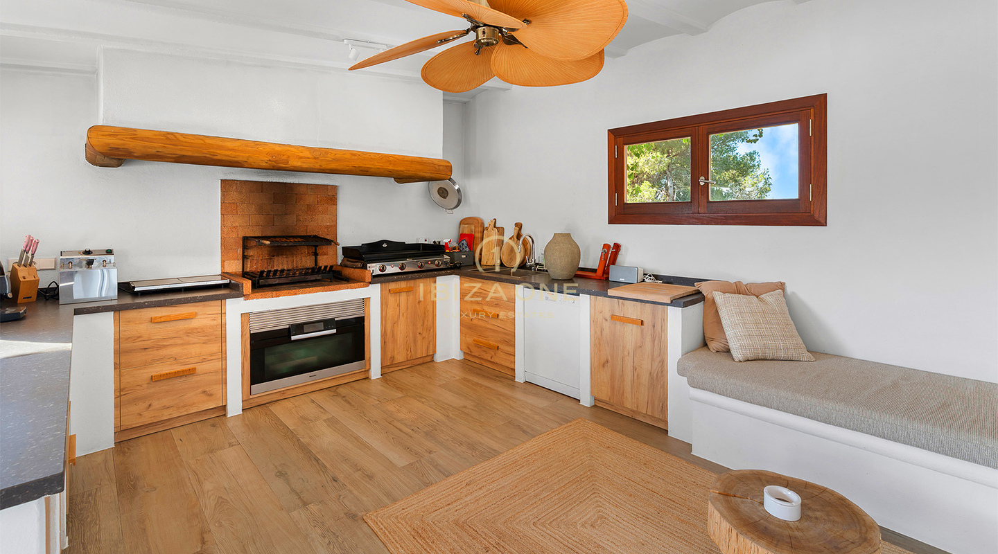 Charmante Luxus-Finca mit Padelplatz in grüner und ruhiger Lage auf Ibiza zu verkaufen