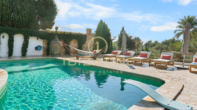 Charmante Luxus-Finca mit Padelplatz in grüner und ruhiger Lage auf Ibiza zu verkaufen