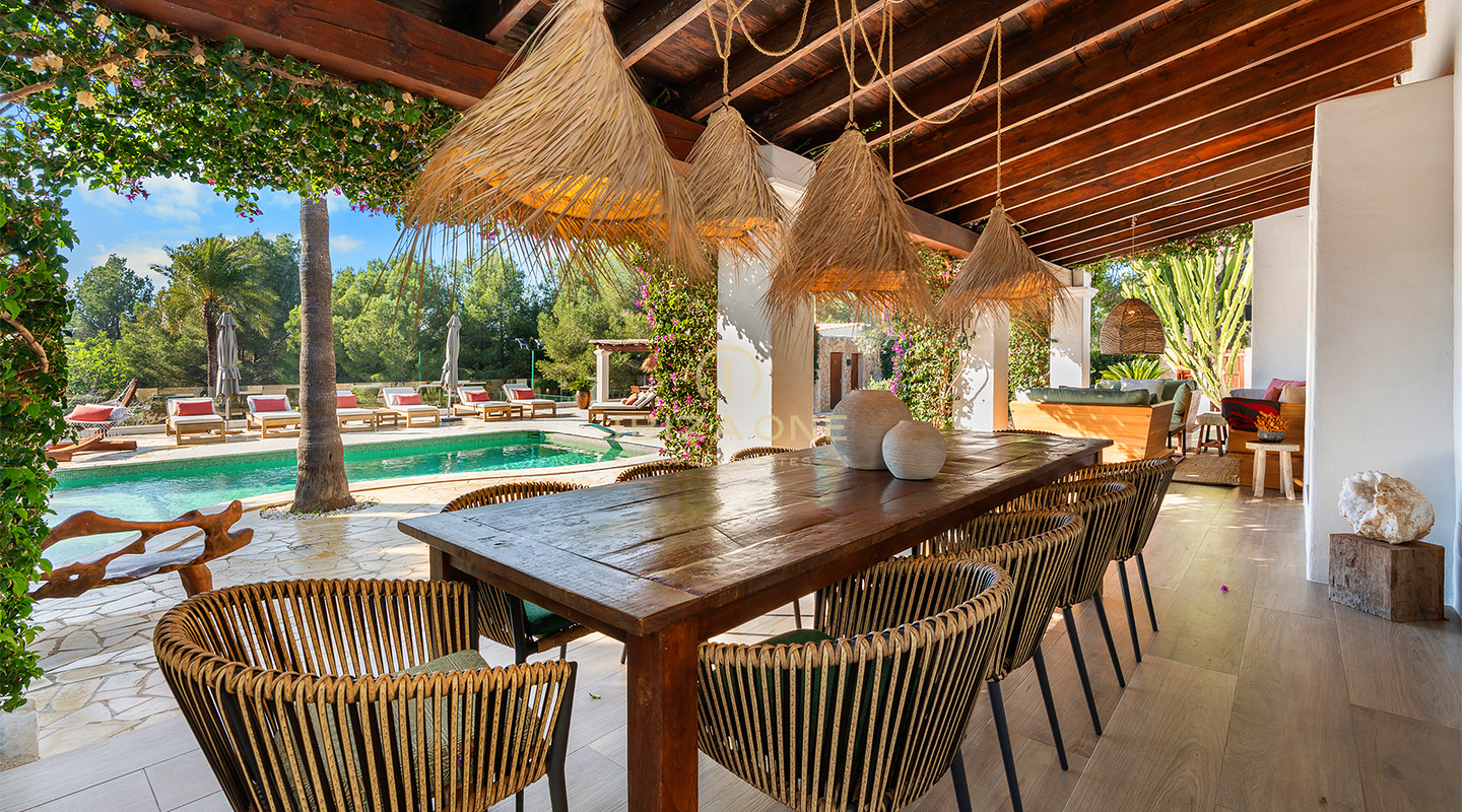 Charmante Luxus-Finca mit Padelplatz in grüner und ruhiger Lage auf Ibiza zu verkaufen