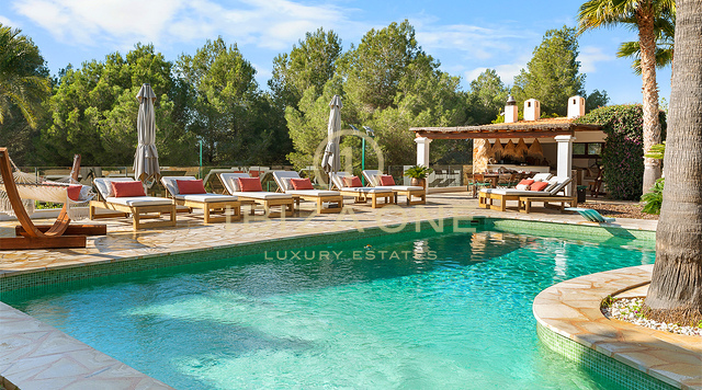 Charmante Luxus-Finca mit Padelplatz in grüner und ruhiger Lage auf Ibiza zu verkaufen