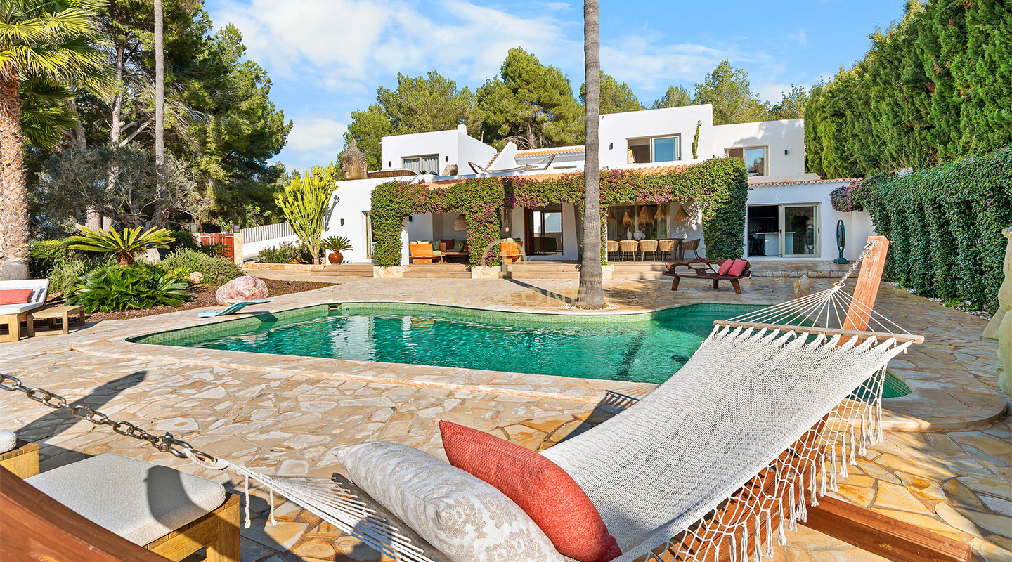 Charmante Luxus-Finca mit Padelplatz in grüner und ruhiger Lage auf Ibiza zu verkaufen