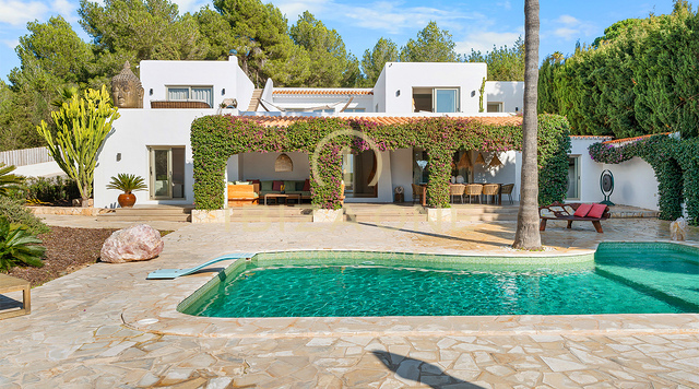 Charmante Luxus-Finca mit Padelplatz in grüner und ruhiger Lage auf Ibiza zu verkaufen