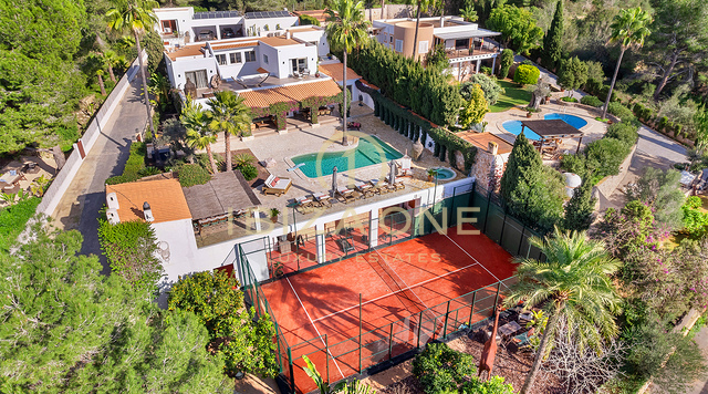 Affascinante Finca di lusso con campo da padel in un ambiente verde e tranquillo in vendita a Ibiza