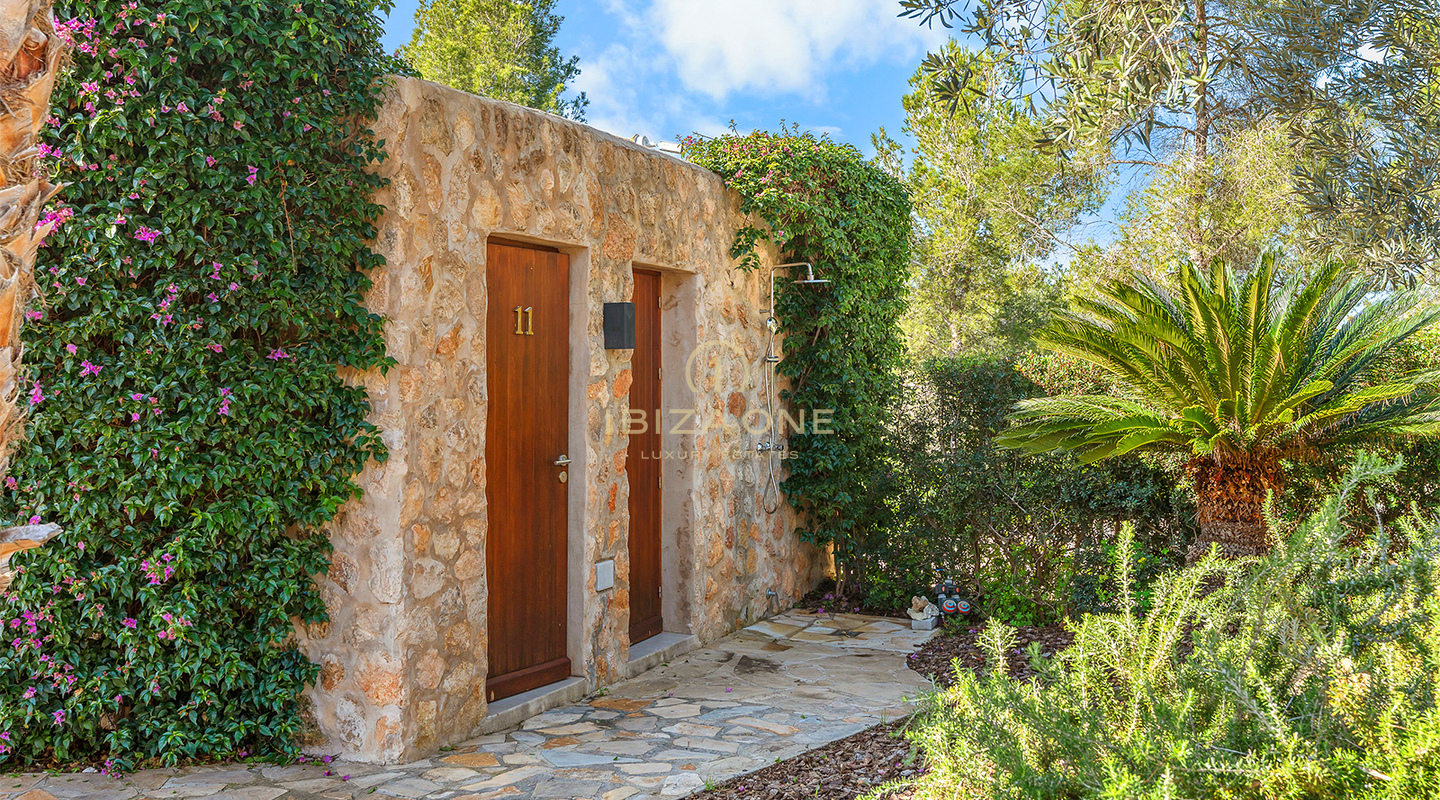 Charmante Luxus-Finca mit Padelplatz in grüner und ruhiger Lage auf Ibiza zu verkaufen