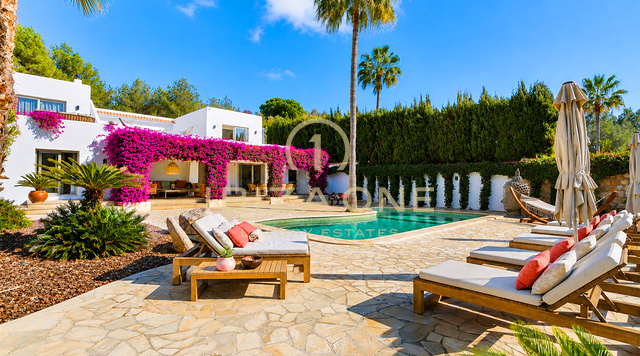 Charmante Luxus-Finca mit Padelplatz in grüner und ruhiger Lage auf Ibiza zu verkaufen
