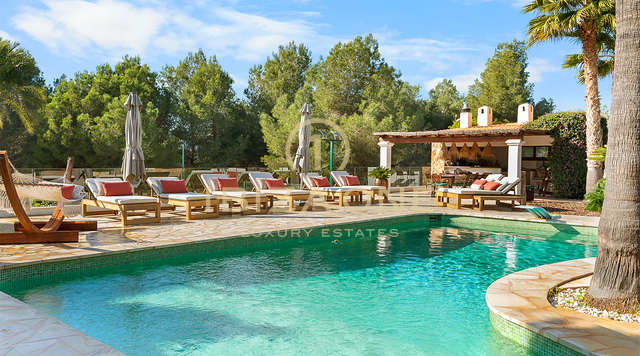 Charmante Luxus-Finca mit Padelplatz in grüner und ruhiger Lage auf Ibiza zu verkaufen