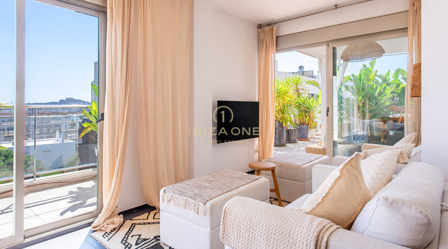 Appartement de luxe spacieux de 3 chambres avec vue panoramique sur la mer et la ville d'Ibiza à vendre à Talamanca, Ibiza