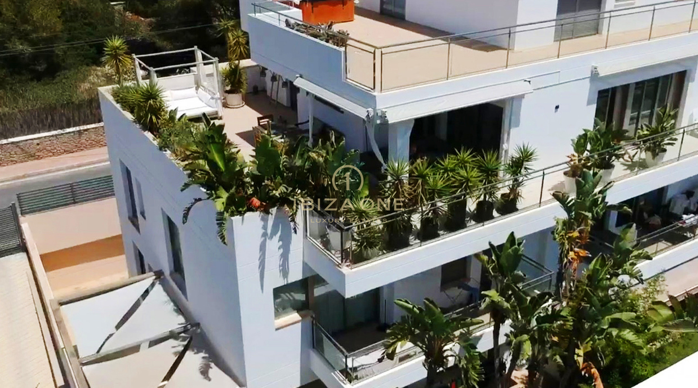 Appartement de luxe spacieux de 3 chambres avec vue panoramique sur la mer et la ville d'Ibiza à vendre à Talamanca, Ibiza