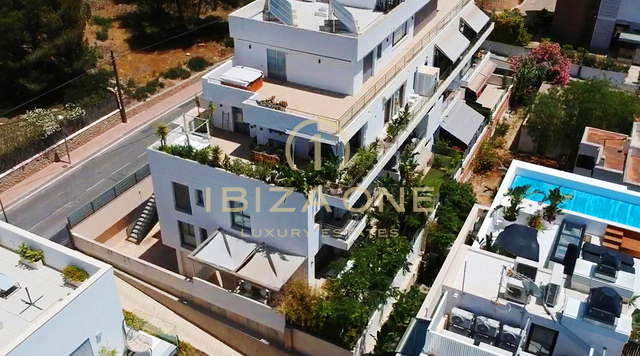 Spazioso appartamento di lusso con 3 camere da letto e vista panoramica sul mare e sulla città di Ibiza in vendita a Talamanca, Ibiza
