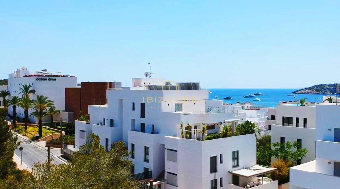 Spazioso appartamento di lusso con 3 camere da letto e vista panoramica sul mare e sulla città di Ibiza in vendita a Talamanca, Ibiza